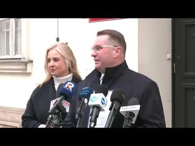 Embedded thumbnail for  Czarnek i Sójka składają wniosek o dymisję "niemej" minister