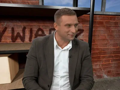 Embedded thumbnail for Żurek chce wsadzić Bąkiewicza za &quot;kosy na sztorc&quot;, bo to nawoływanie do zbrodni