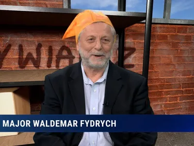 Embedded thumbnail for Major powiesił Tuska w WC! Żurka przywiozą w klatce